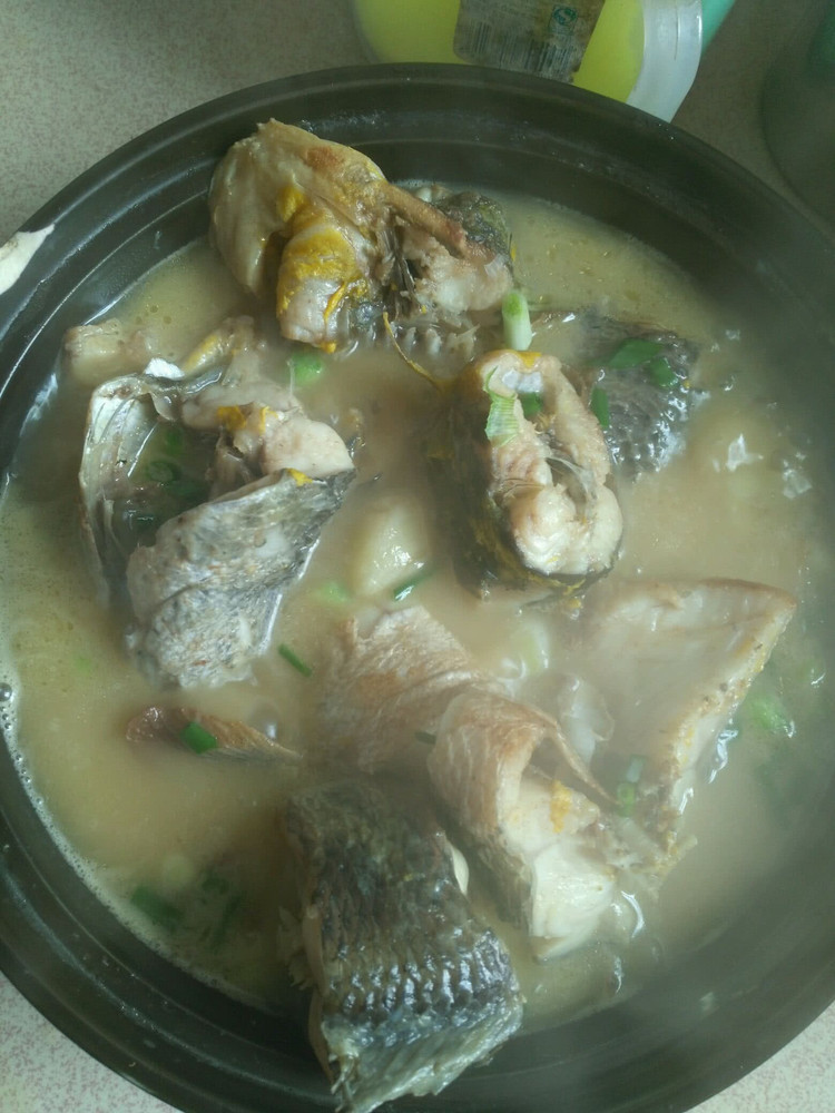 砂锅炖鱼的做法