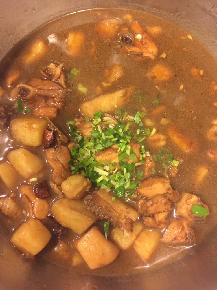土豆焖鸡块