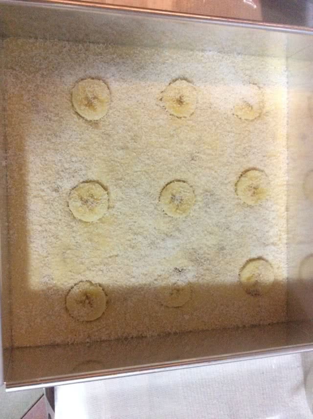 椰蓉香蕉蛋糕-简易版的做法图解7