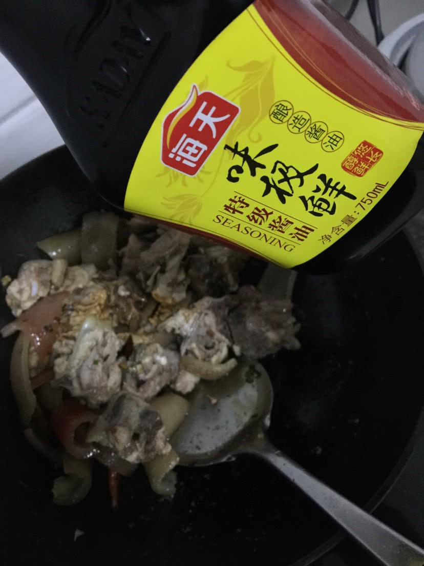 卤猪皮 排骨的做法图解4