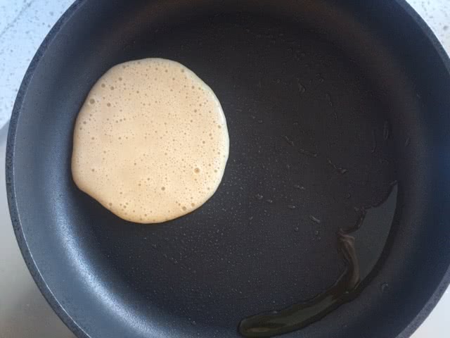 香蕉鸡蛋小饼的做法图解3