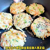 #年在一起 鲜才够味# 土豆胡萝卜煎饼的做法图解5
