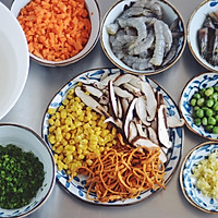 鲜虾菌菇粥的做法图解1
