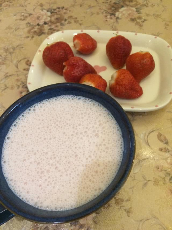核桃草莓奶