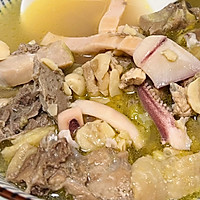 鲜甜鱿鱼鸡汤的做法图解2