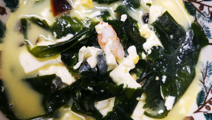 厨艺小白也可以轻松完成的皮蛋海白菜汤