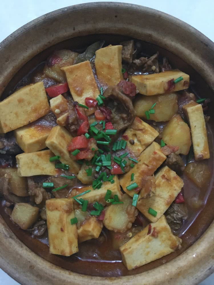 砂锅土豆牛腩