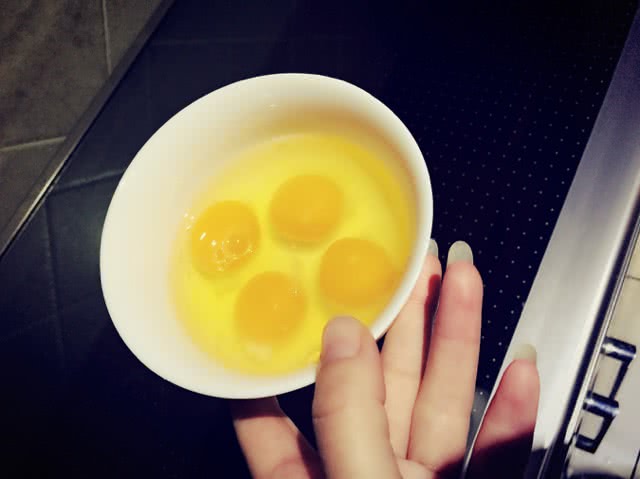 炒笨蛋的做法图解1