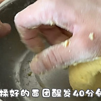 #巨下饭的家常菜#丰富餐桌味之酱烧小黄鱼贴饼子的做法图解3