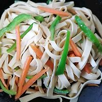 #刘畊宏女孩减脂饮食#青椒炒千张的做法图解10