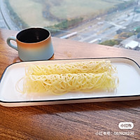 #快手又营养，我家的冬日必备菜品#我的蕾丝少女心蛋卷的做法图解7