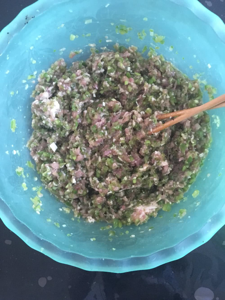 青椒猪肉饺子的做法