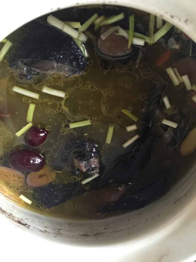 红枣枸杞乌鸡汤