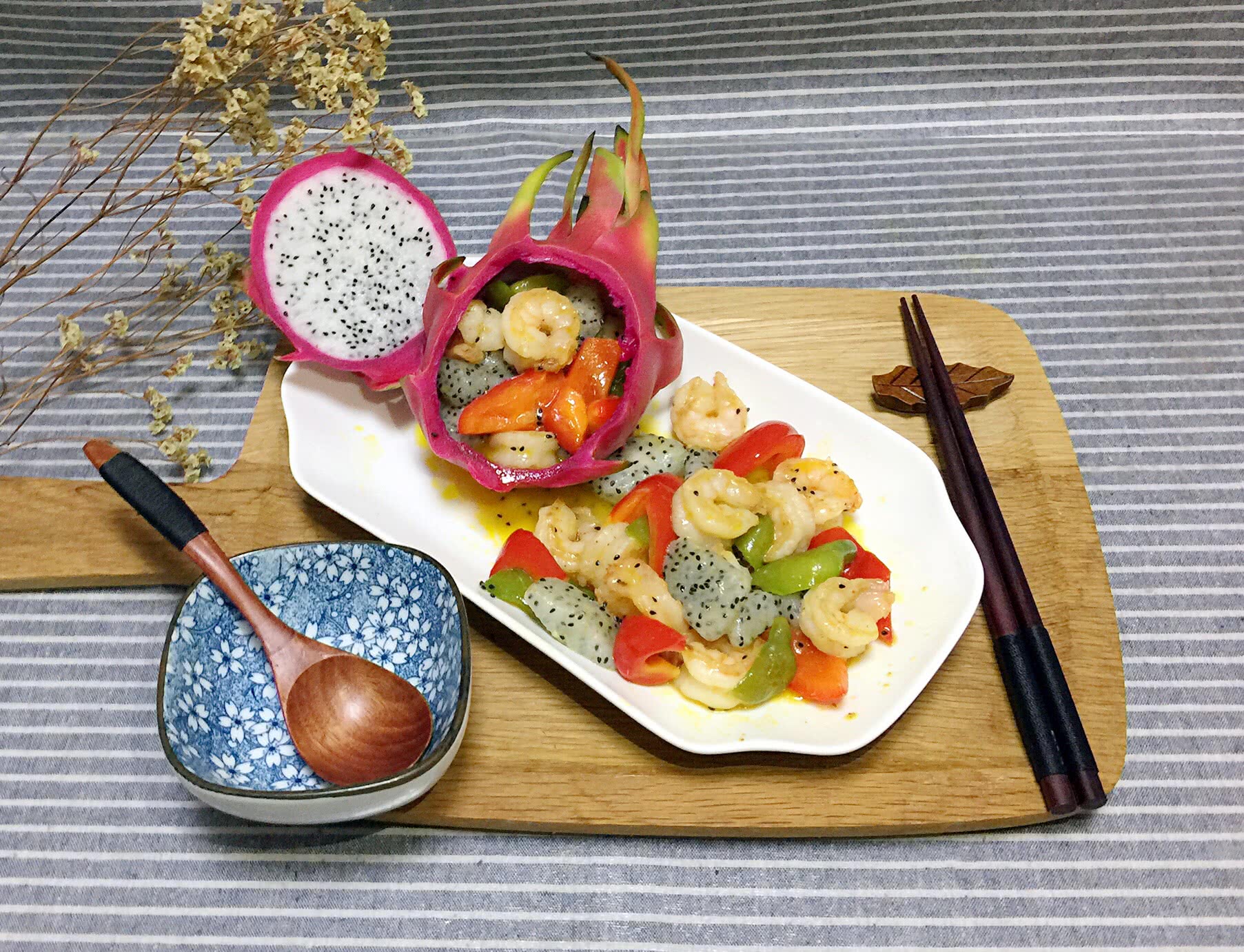 Fried shrimp balls with dragon fruit