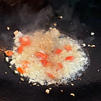 10分钟快手低脂菜：蒜蓉金针菇蒸黑鱼片的做法图解1