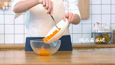 海鲜豆腐南瓜炖丨拌饭的做法图解1