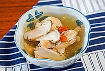 新鲜松茸炖鸡汤的做法