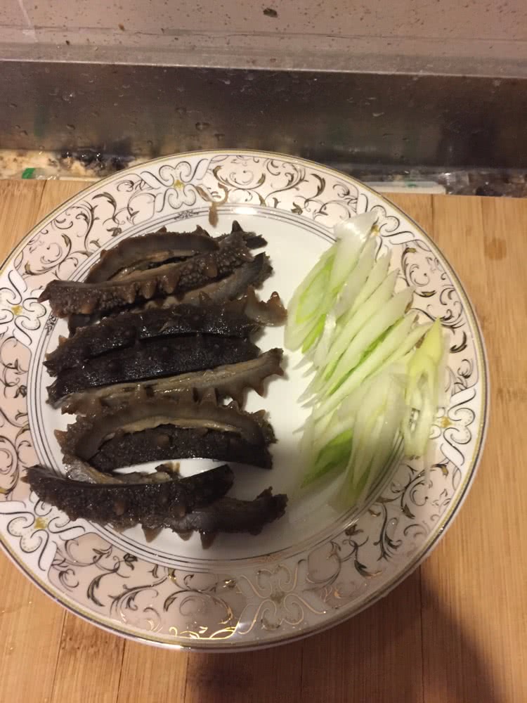 葱爆海参的做法图解1
