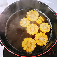 玉米菌菇排骨小火锅的做法图解8