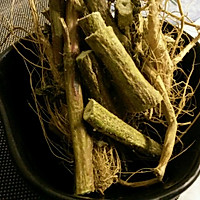 苋菜头根煲鲫鱼瘦肉汤的做法图解3