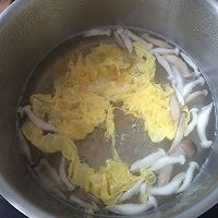 菌菇蛋花汤的做法图解3