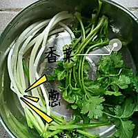 猪肉豆腐丸子和蔬果面的做法图解1