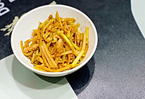 新鲜爽口的苤蓝炒肉丝的做法