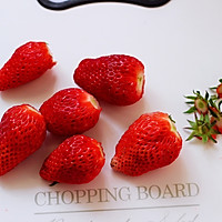 #精品菜谱挑战赛#牛奶草莓奶昔的做法图解2