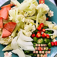 #米饭最强CP#鸡肉烧菜花的做法图解1