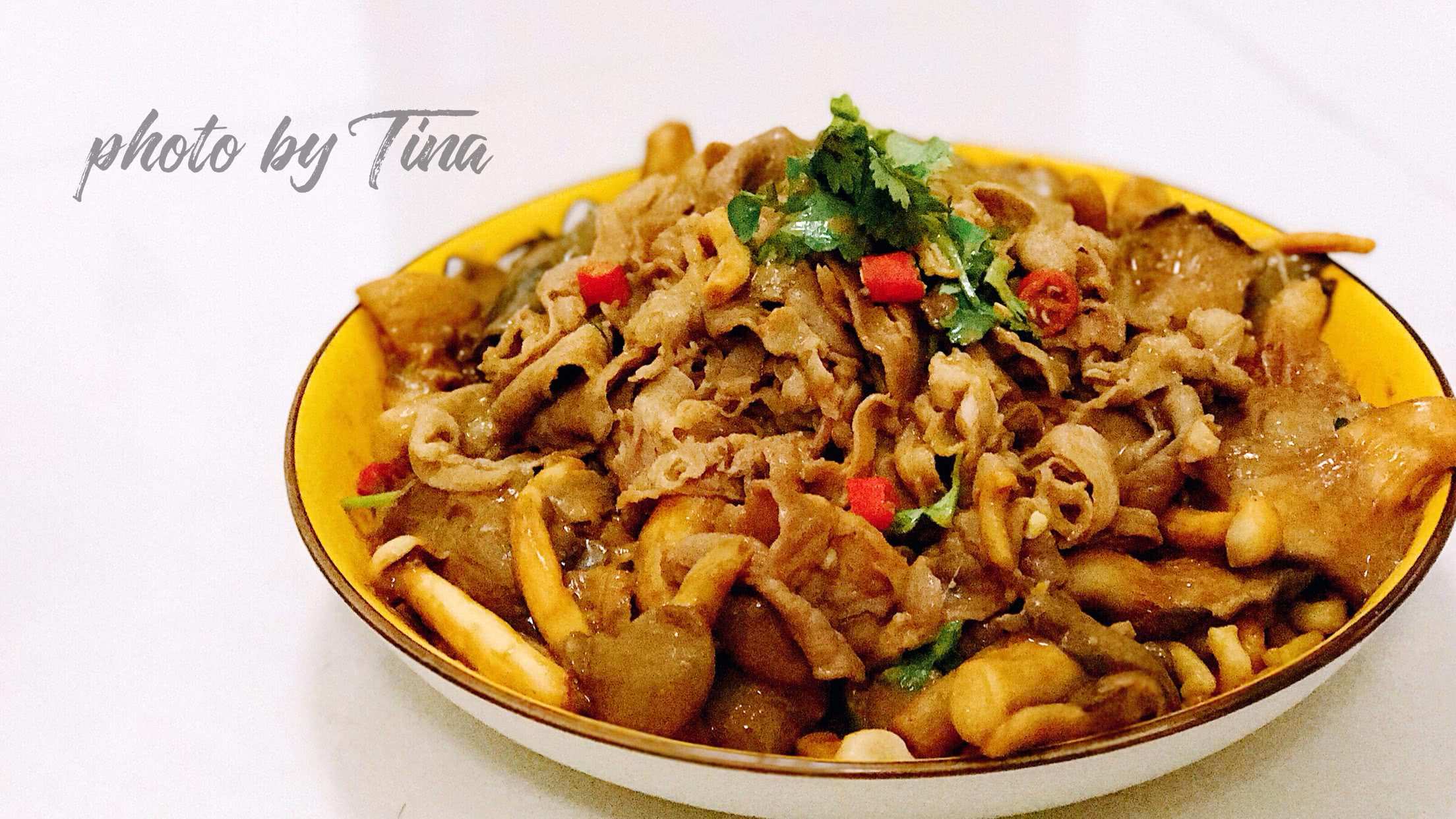 Hot mixed hand noodles with mutton and sesame paste