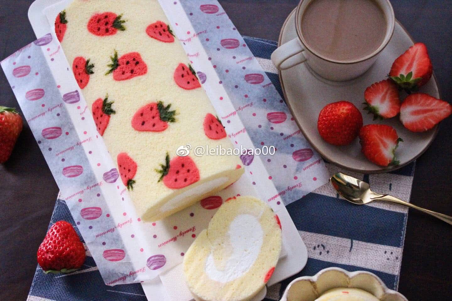 Strawberry cake roll ~ ukoeo