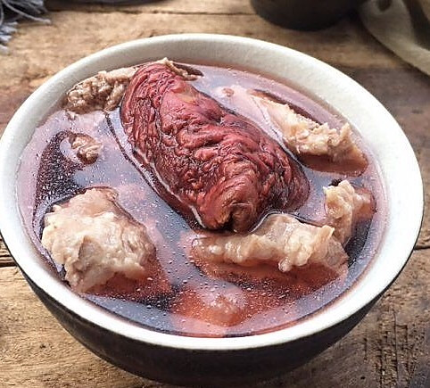 红菇排骨炖鸡汤的做法