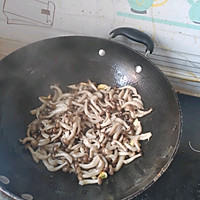 清炒蟹味菇的做法图解3