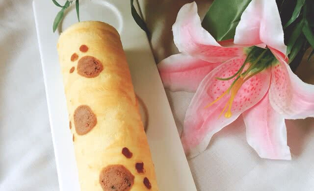 手绘脚印蛋糕卷