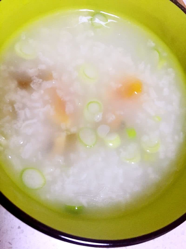 葱花皮蛋粥（电饭锅懒人版）的做法