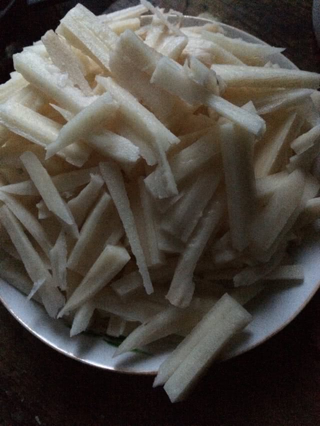 家常藕条炒肉的做法图解4