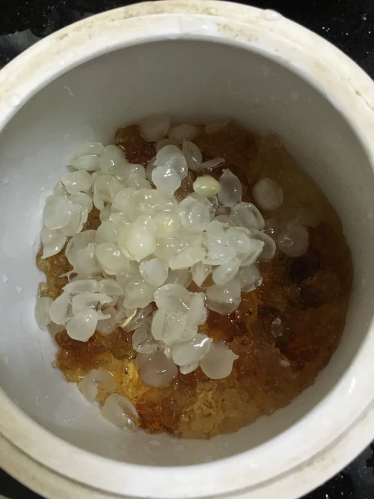 桃胶皂角米银耳羹的做法图解4