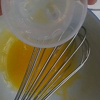 宝宝食谱✘蒸蛋黃的做法图解2