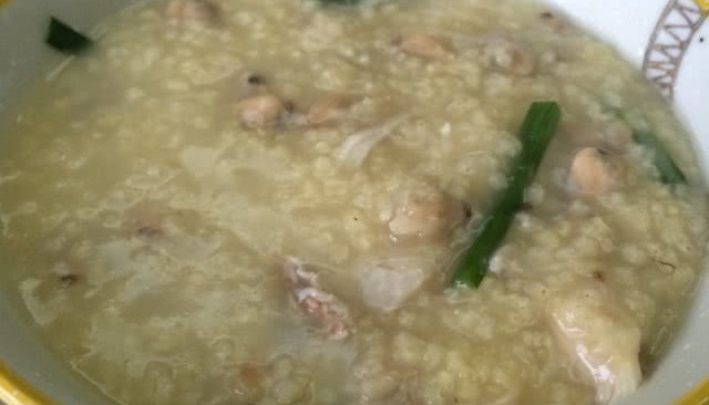 鸡丝蚬肉小米粥的做法