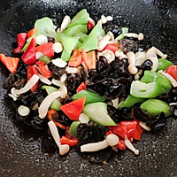 丝瓜菌菇炒蛋的做法图解8