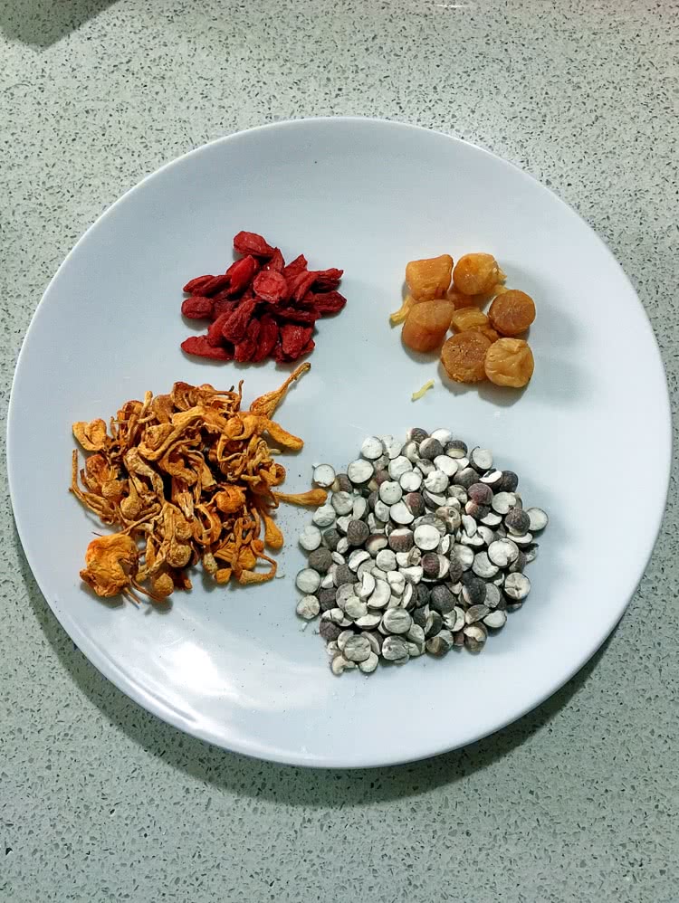 干贝虫草花鸡汤的做法图解1