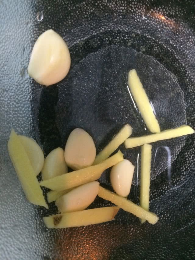 青红椒回锅肉的做法图解2