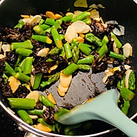 春天食补❤️山药芦笋炒木耳的做法图解12