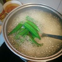 白灼秋葵的做法图解1