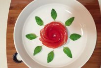 红玫瑰西红柿（凉拌西红柿）的做法