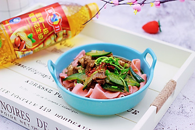 牛肉黄瓜粉嫩扯面