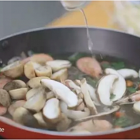 加拿大北极虾泰式酸辣汤的做法图解6