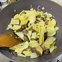 土豆炒腊肠的做法图解6