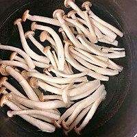 #营养小食光#清淡可口『浇汁蟹味菇』｜浣熊日记的做法图解1