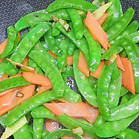 荷兰豆炒胡萝卜的做法图解13